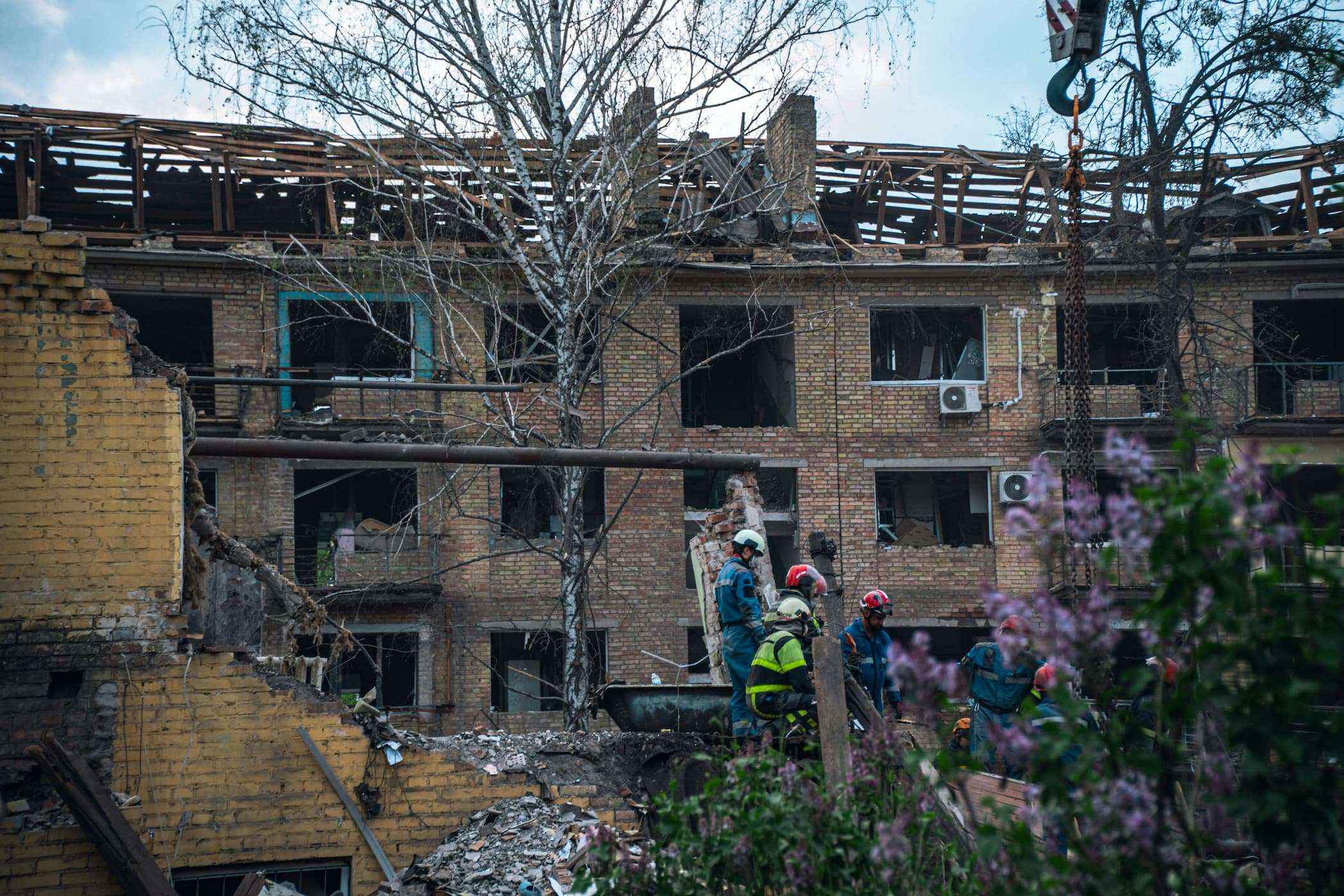 destoryed ukraine home